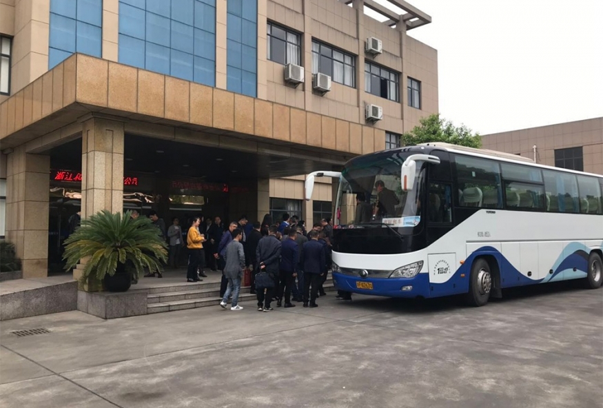 嘉興市政(zheng)府領導來(lai)我司視察(cha)工作